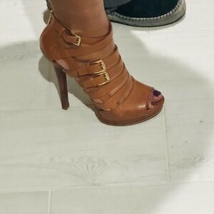 Elegant Tan Strappy Heels